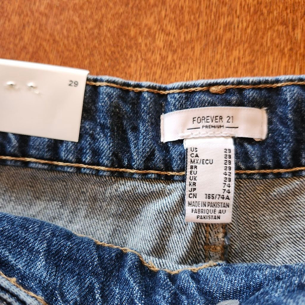 Size 29 Forever 21 Embroidered Jean Shorts - Picture 3 of 4
